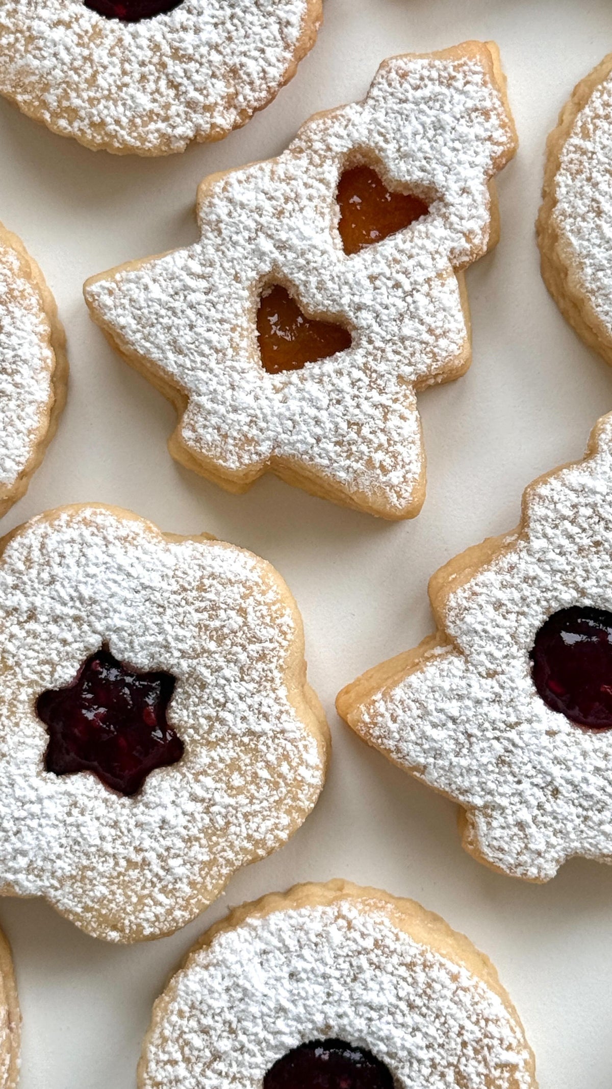 Linzer Cookies von Food with Style, fertig angerichtet