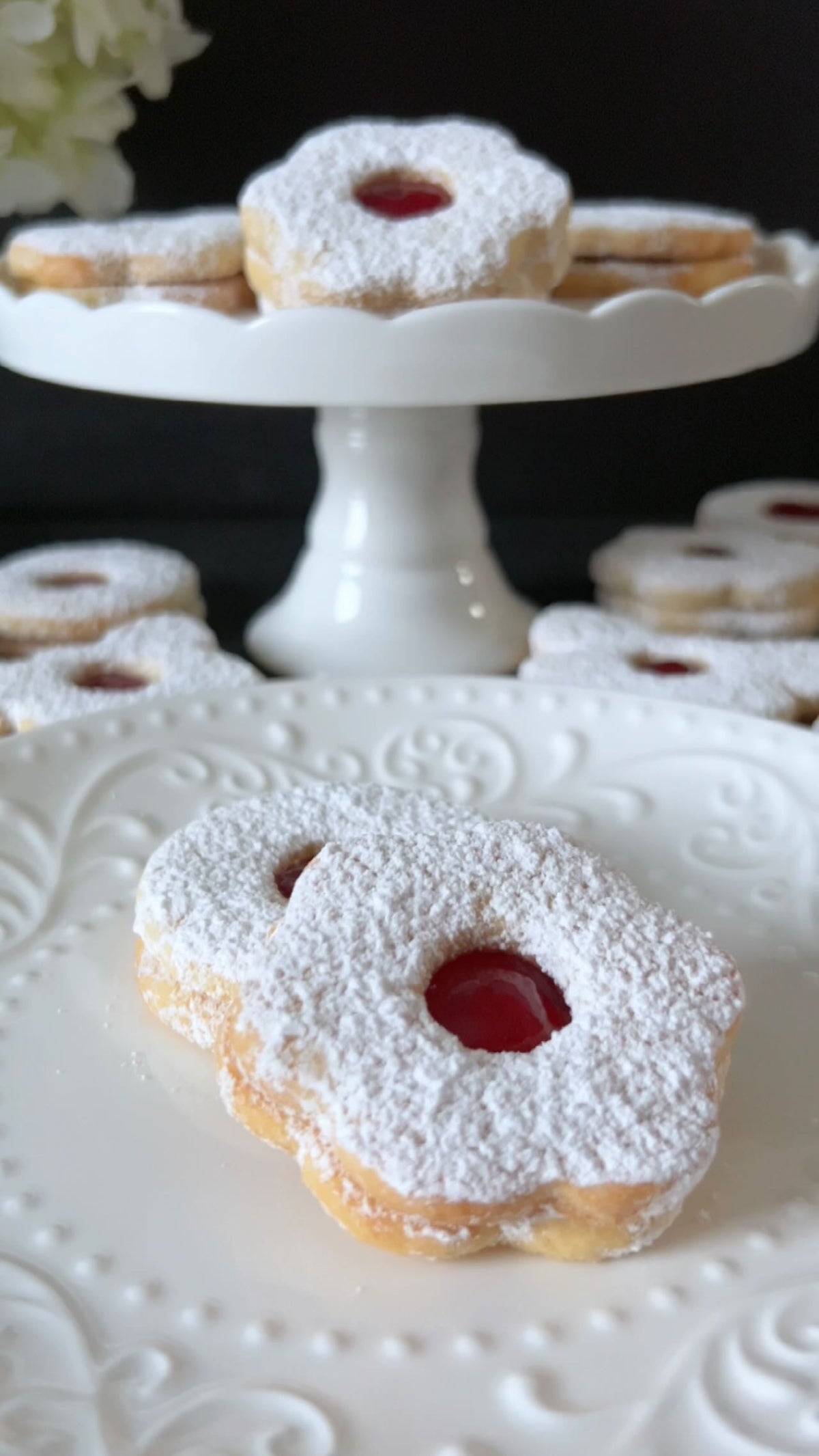 Linzer Cookies von Food with Style, fertig angerichtet