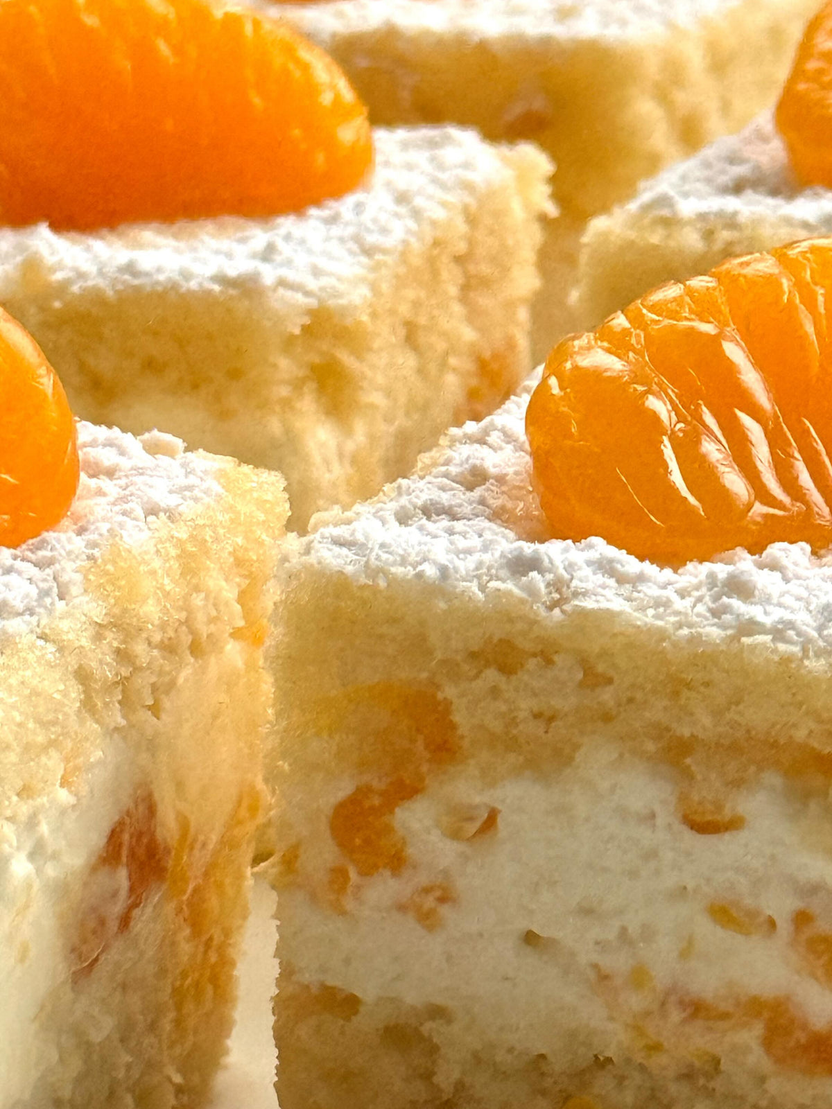 Mandarin Cream Cake von Food with Style, fertig angerichtet