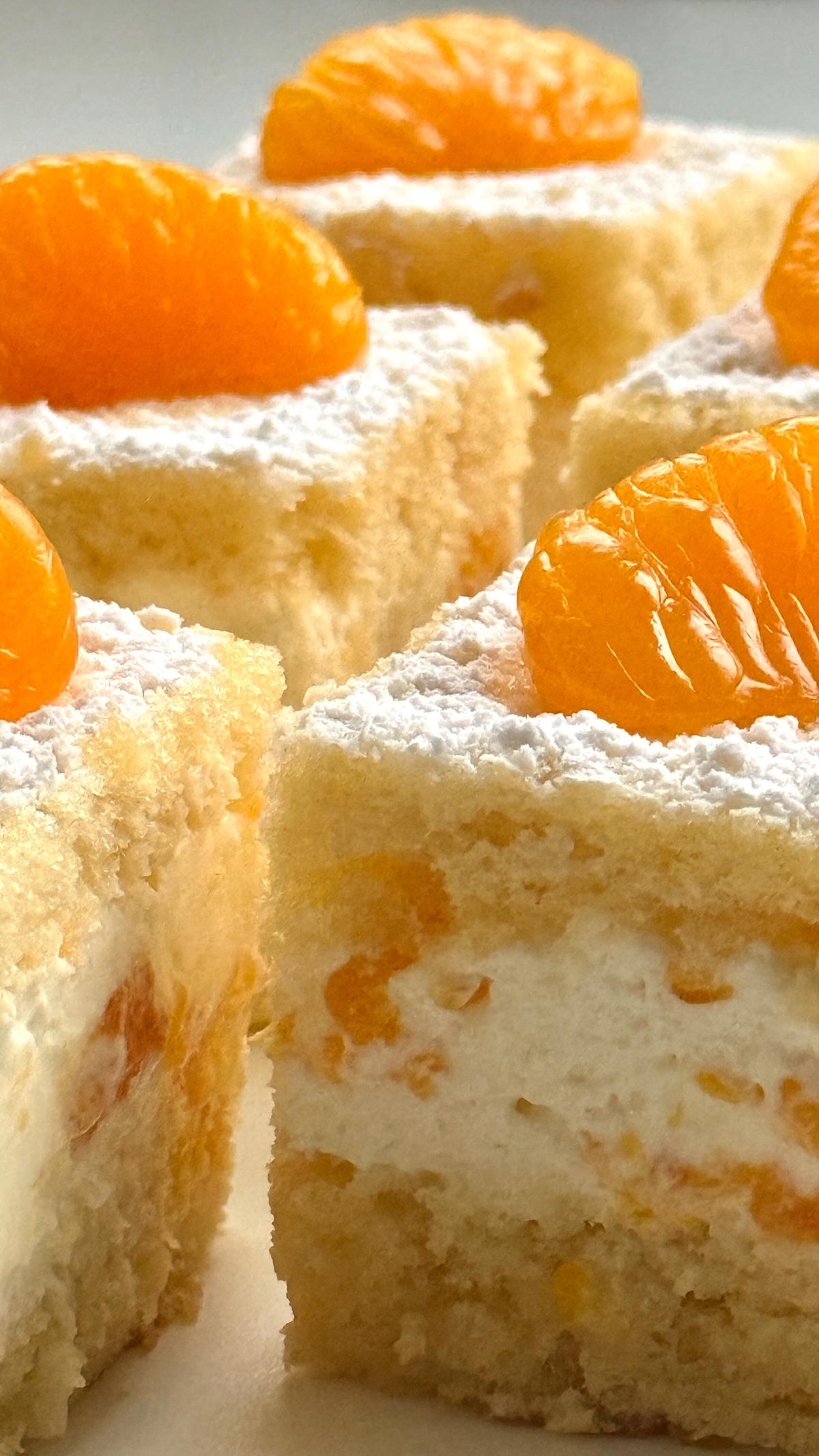 Mandarin Cream Cake von Food with Style, fertig angerichtet