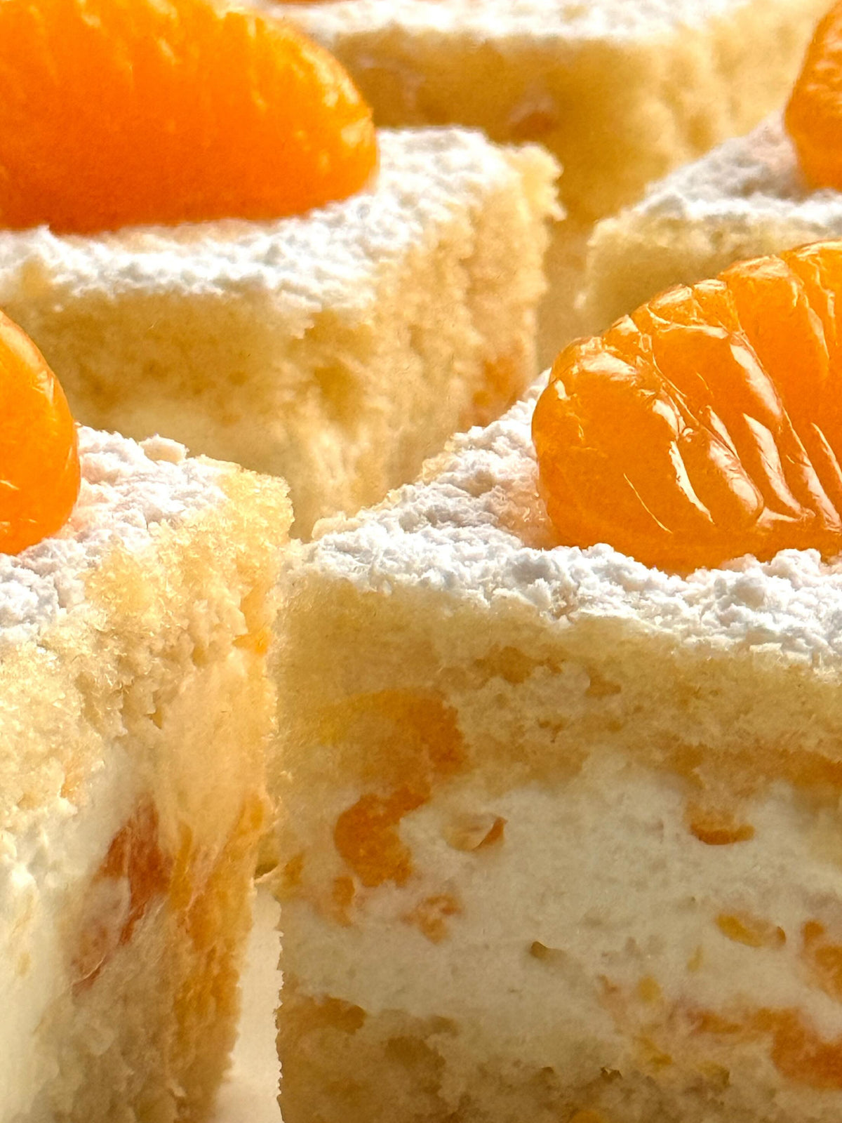 Mandarin Cream Cake von Food with Style, fertig angerichtet