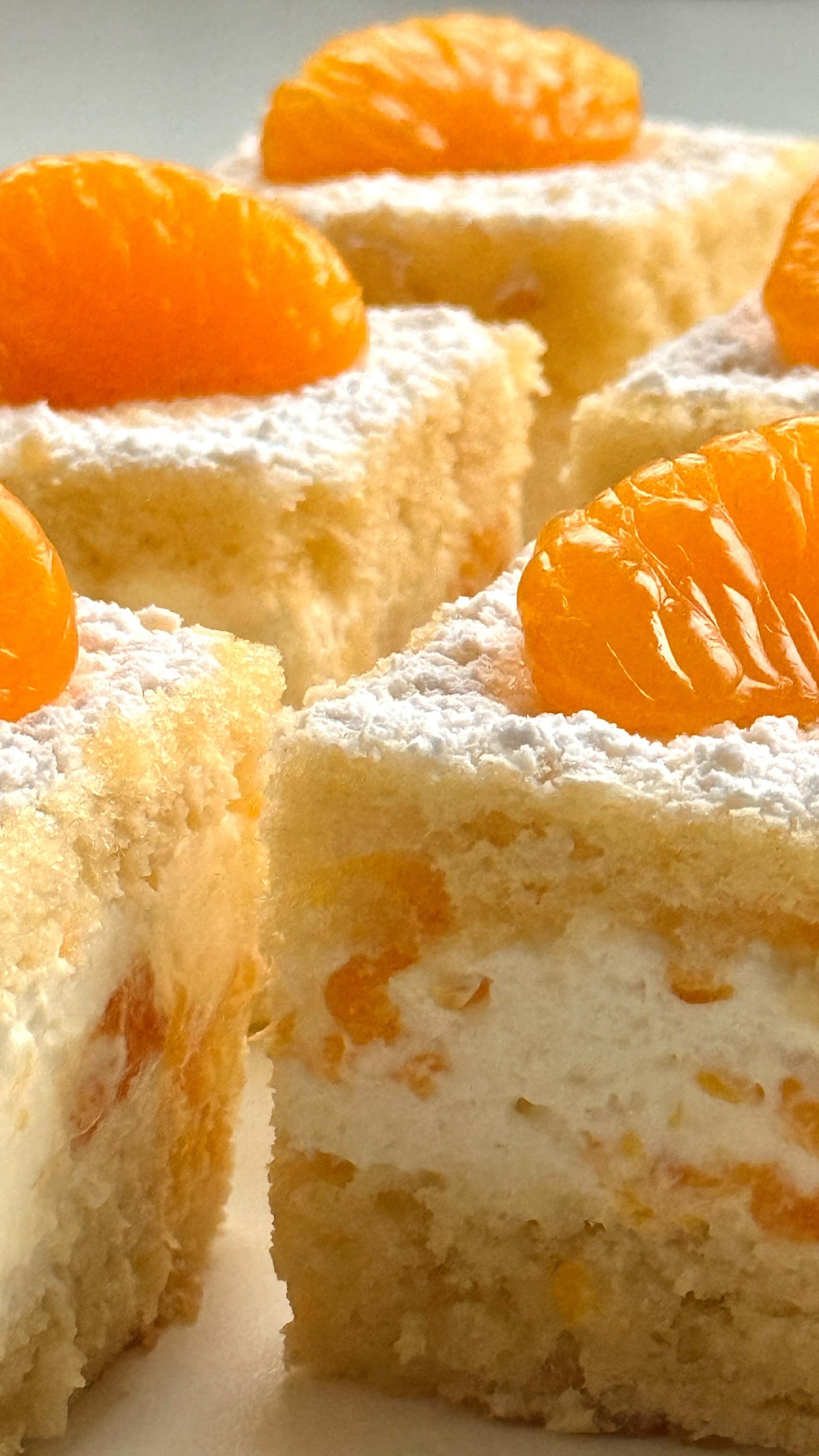 Mandarin Cream Cake von Food with Style, fertig angerichtet