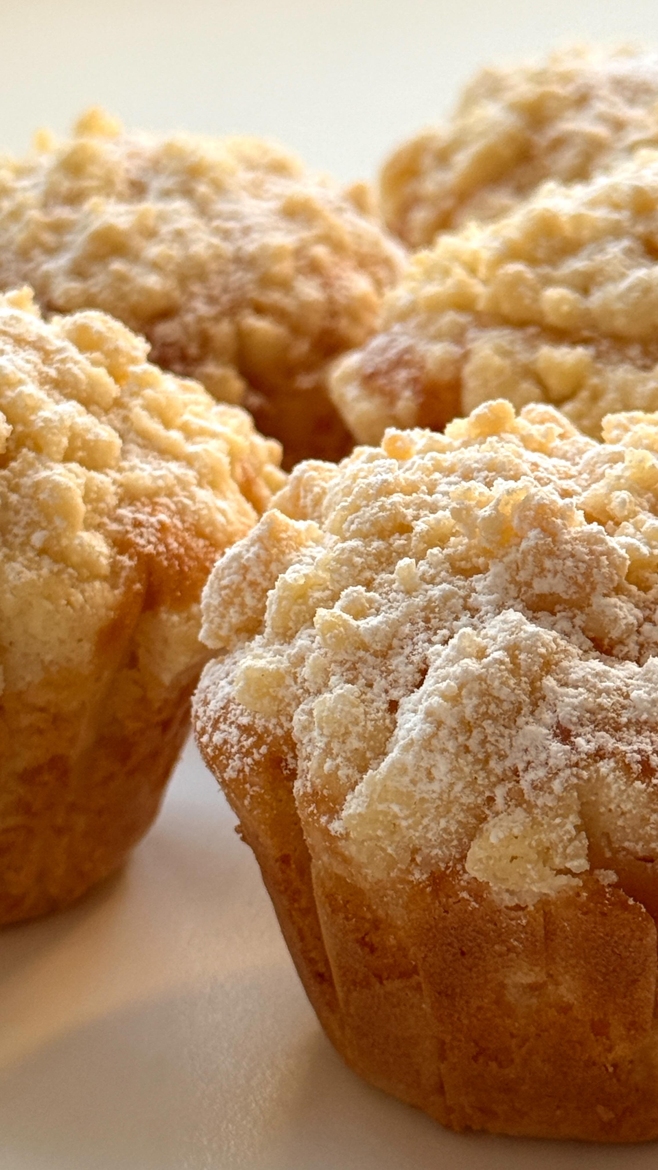 Mandarin Crumble Muffins von Food with Style, fertig angerichtet