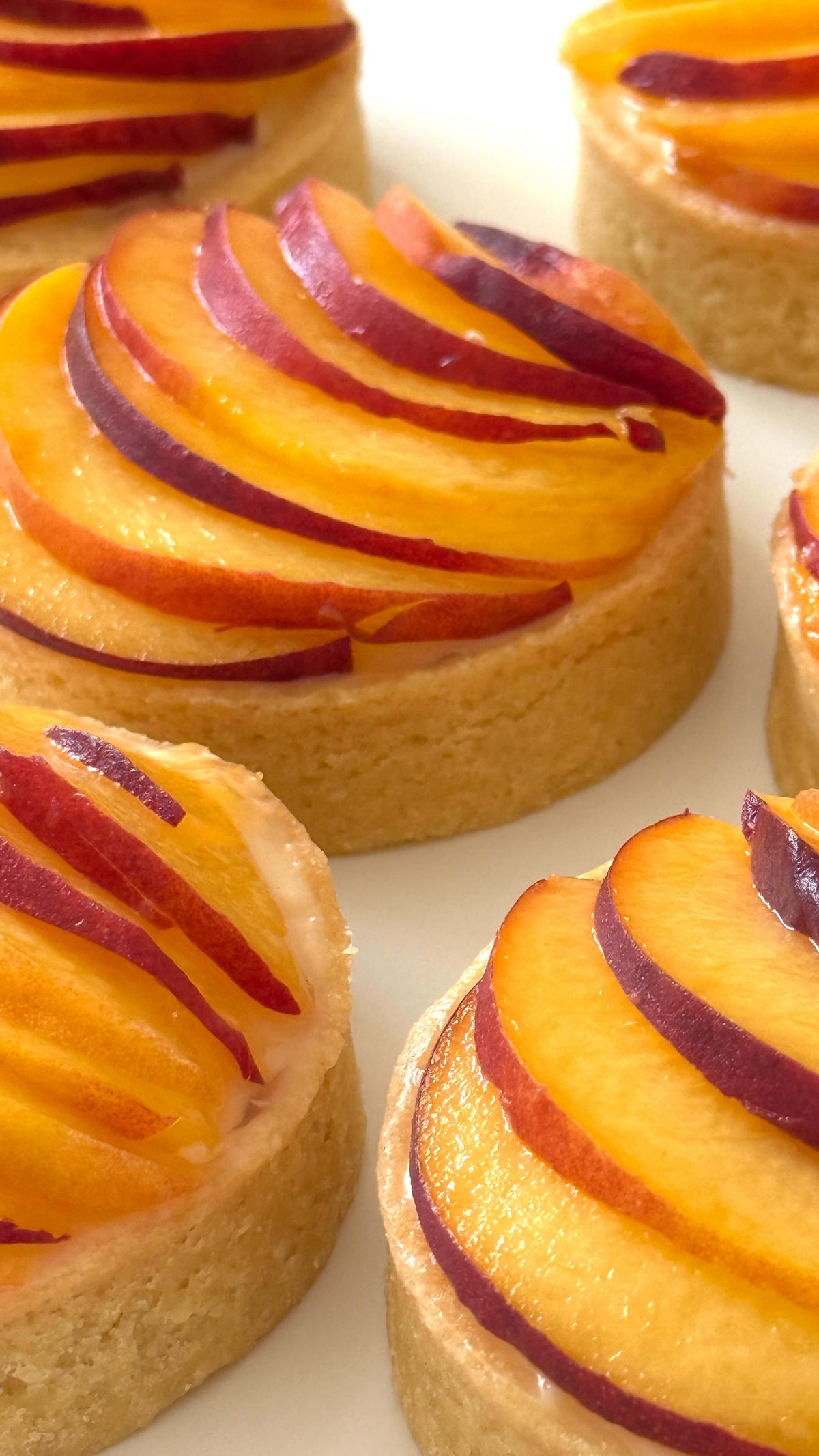 Peach Tartlets von Food with Style, fertig angerichtet