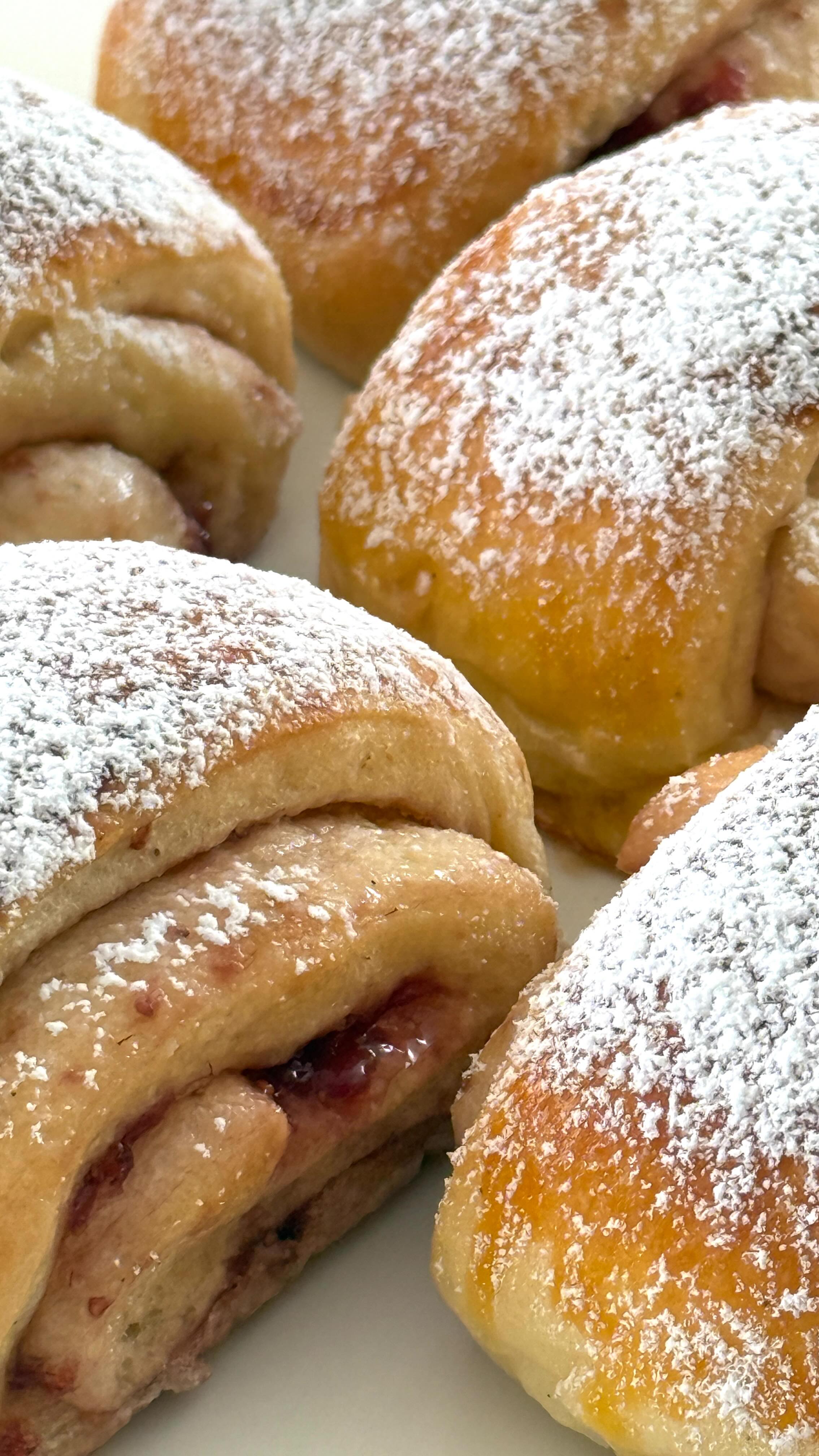 Strawberry Jam Brioche von Food with Style, fertig angerichtet
