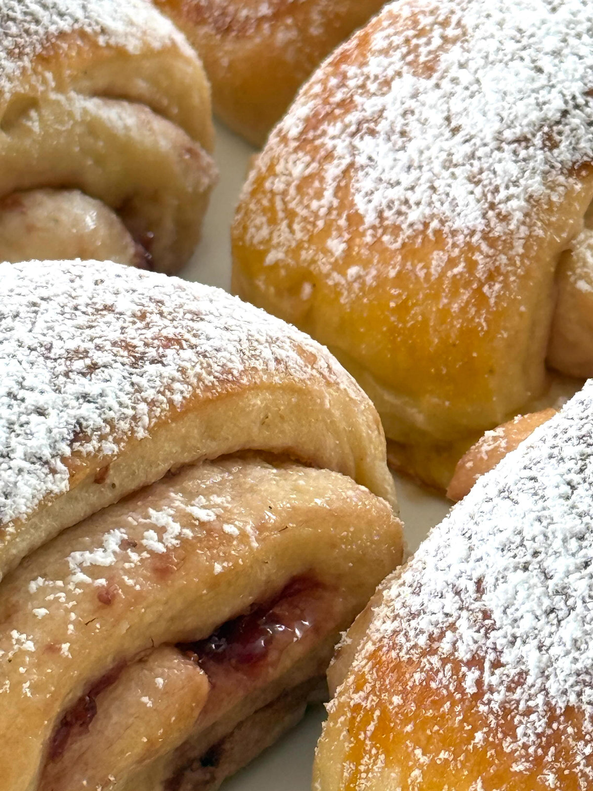 Strawberry Jam Brioche von Food with Style, fertig angerichtet