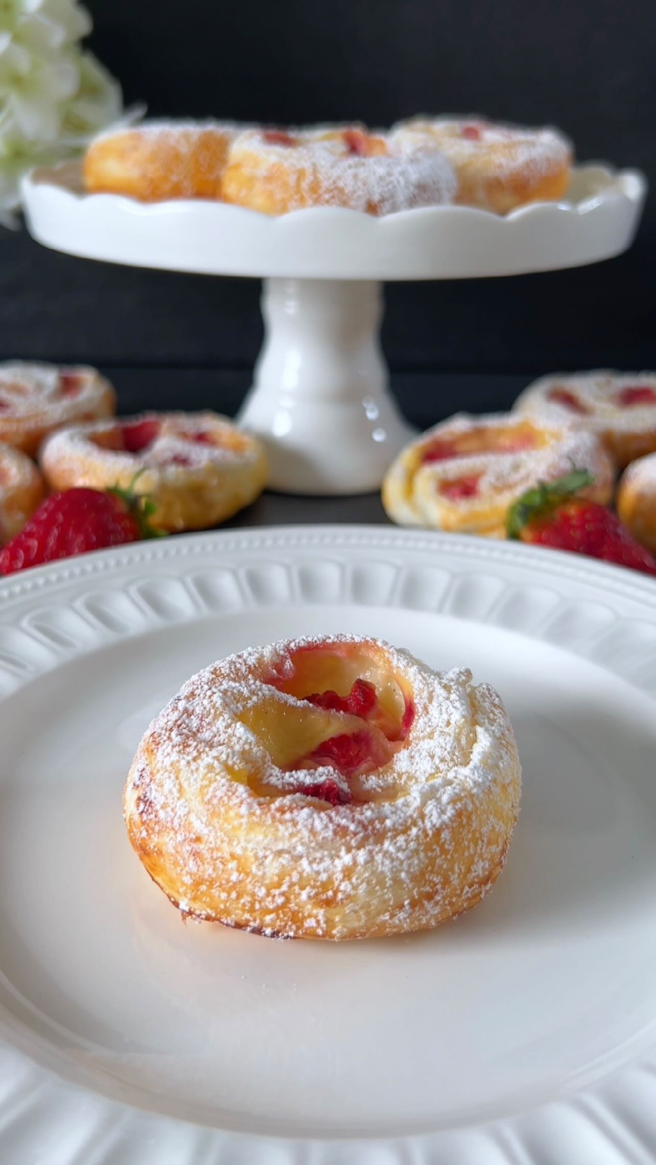 Strawberry Pastry von Food with Style, fertig angerichtet