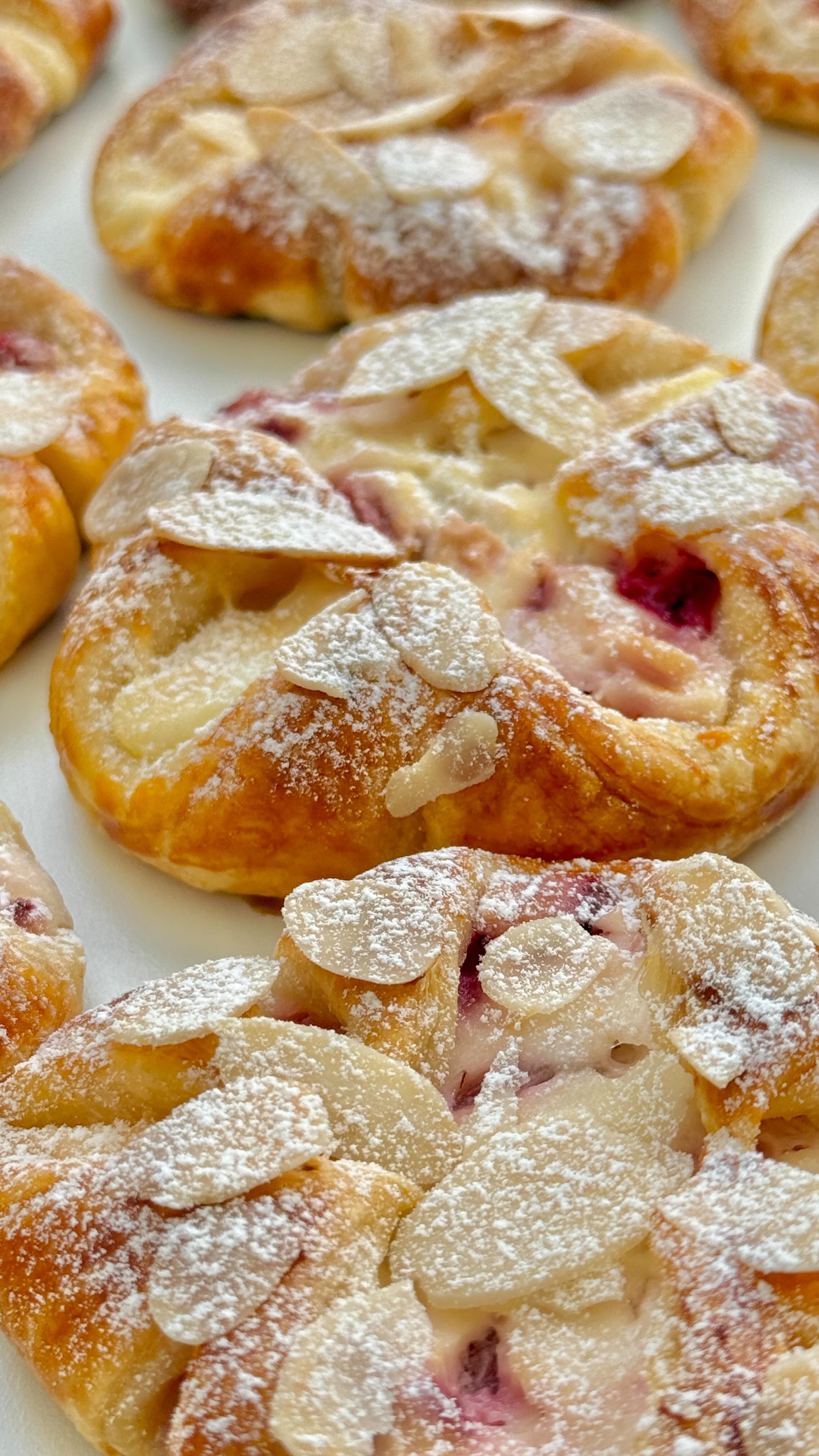 Strawberry Pockets von Food with Style, fertig angerichtet