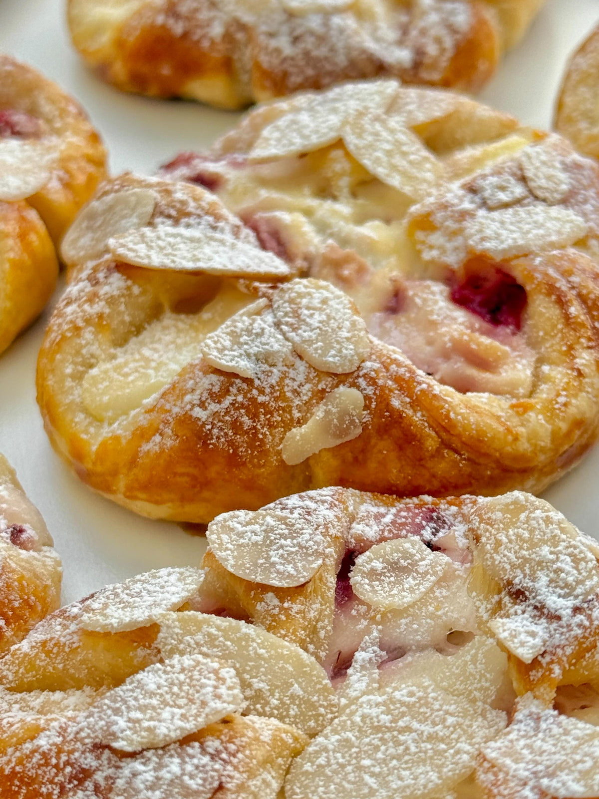Strawberry Pockets von Food with Style, fertig angerichtet