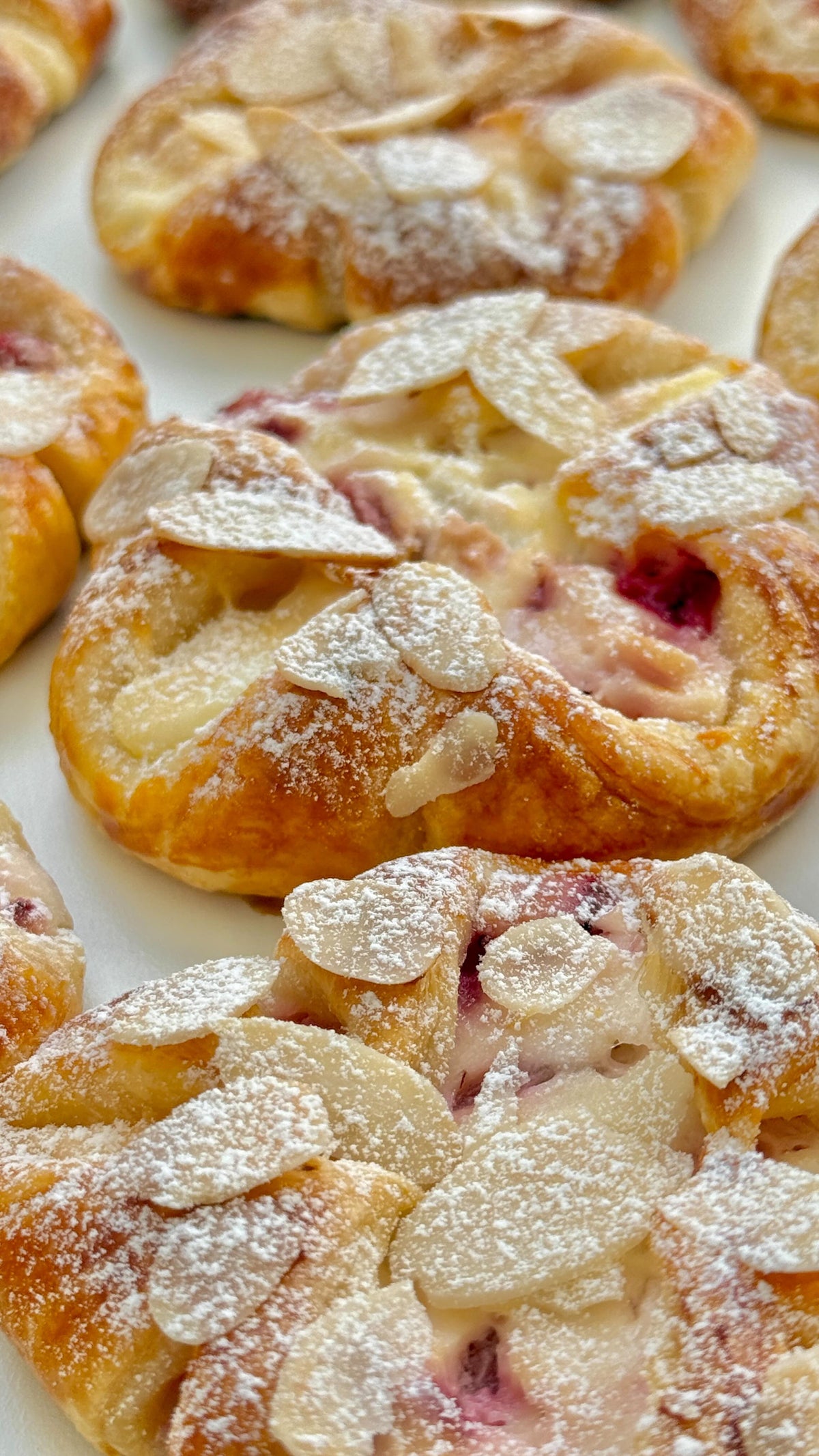 Strawberry Pockets von Food with Style, fertig angerichtet