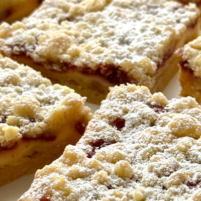 Μπάρες με γιαούρτι, φράουλα και τραγανό crumble