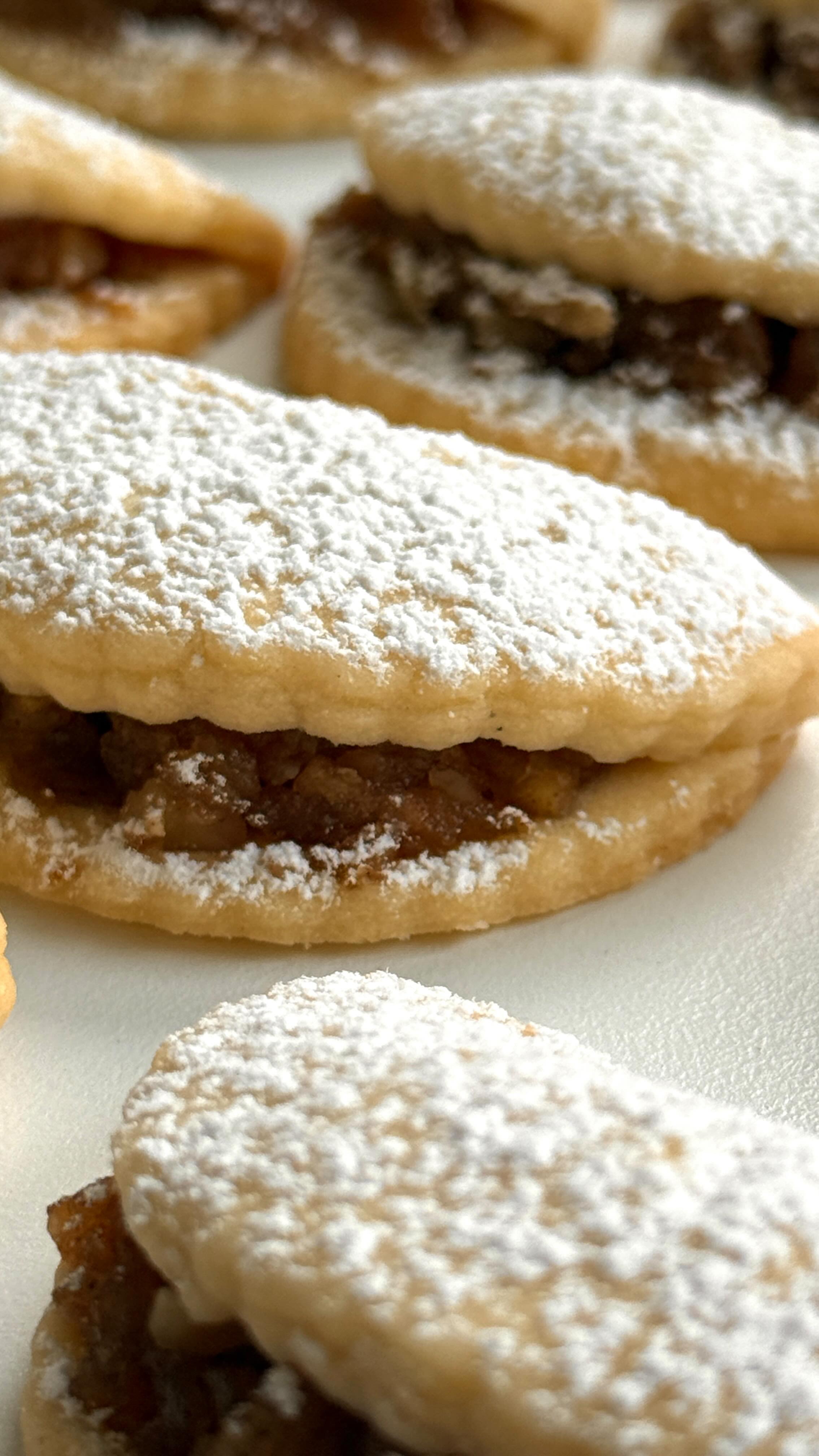 Today we have a classic Recipe - Elmalı Kurabiye, Turkish Apple Cookies Recipe with Walnuts, made with tender shortcrust dough and a generous cinnamon-spiced apple filling von Food with Style, fertig angerichtet