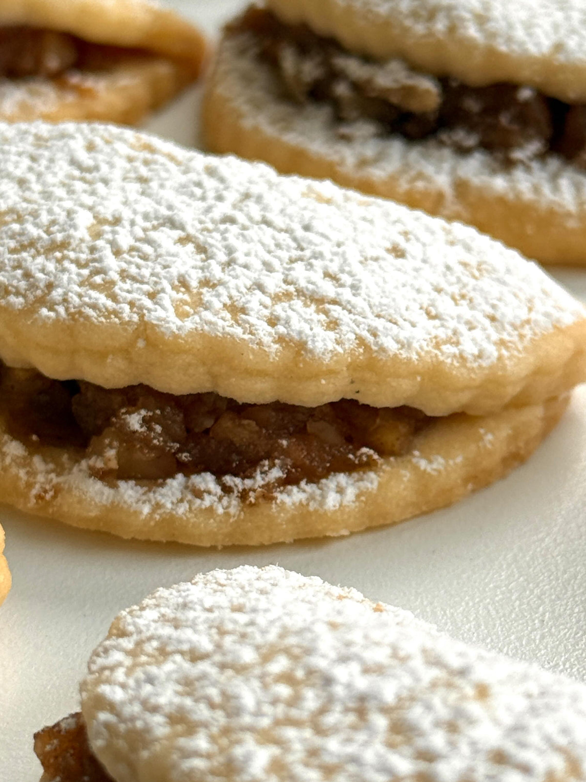 Today we have a classic Recipe - Elmalı Kurabiye, Turkish Apple Cookies Recipe with Walnuts, made with tender shortcrust dough and a generous cinnamon-spiced apple filling von Food with Style, fertig angerichtet