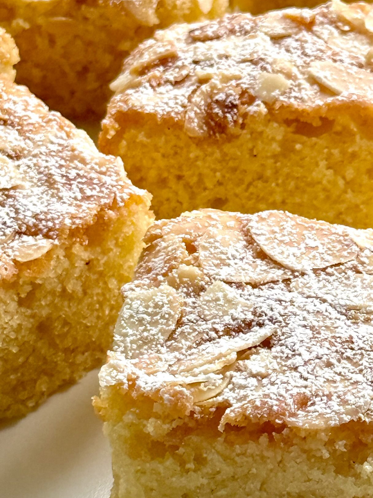 Turkish Almond Cake von Food with Style, fertig angerichtet