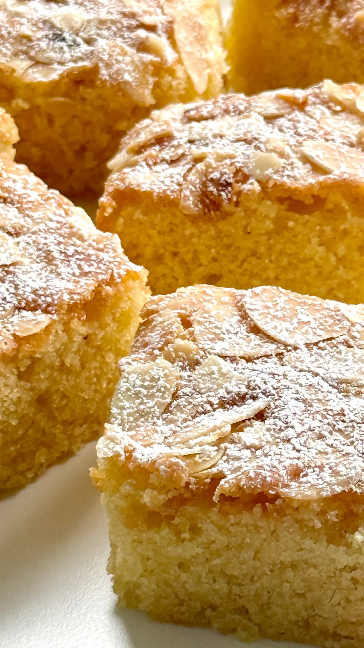 Turkish Almond Cake von Food with Style, fertig angerichtet