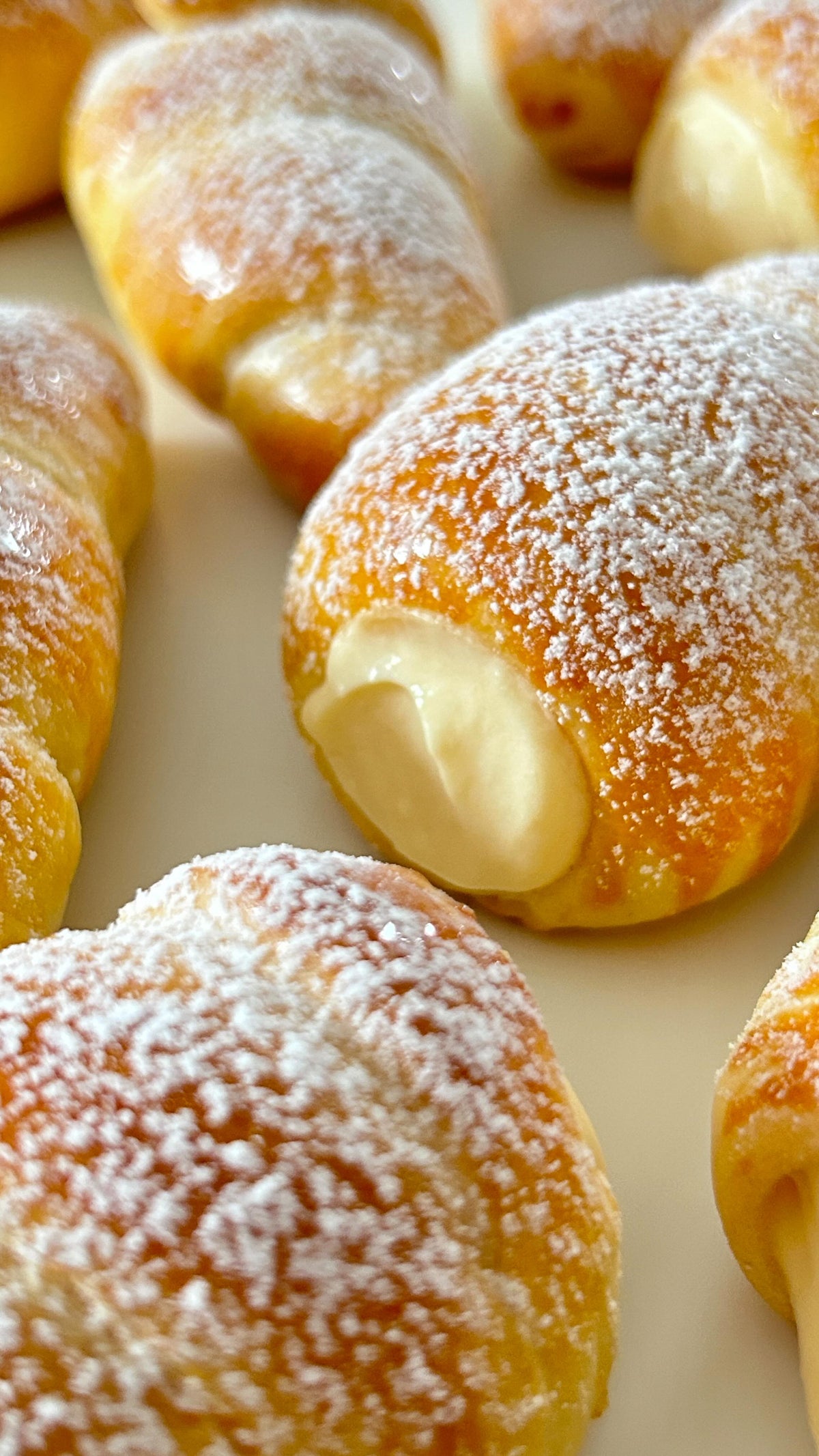 Vanilla Cream Horns von Food with Style, fertig angerichtet