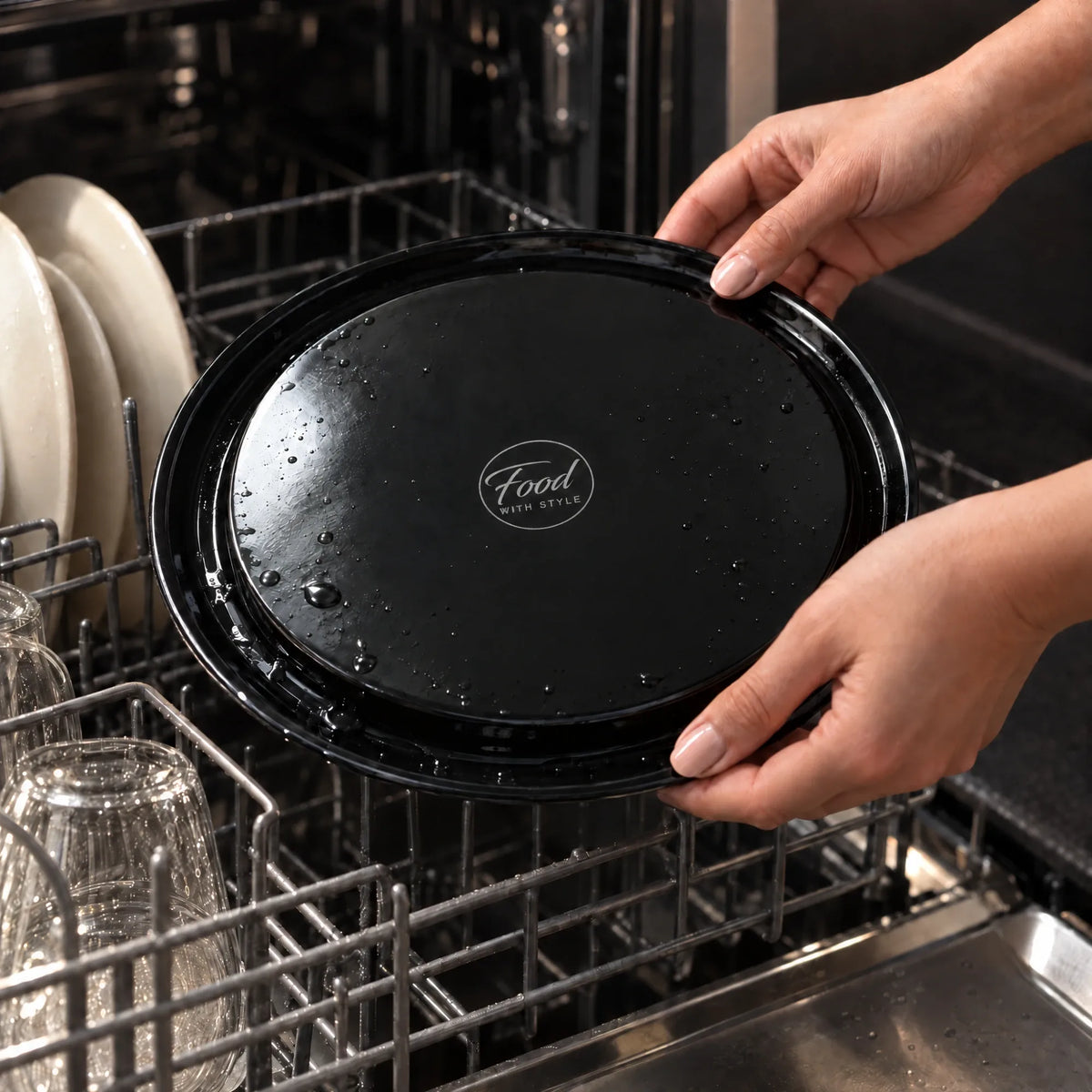 Enamel base of the Food with Style springform pan in the dishwasher